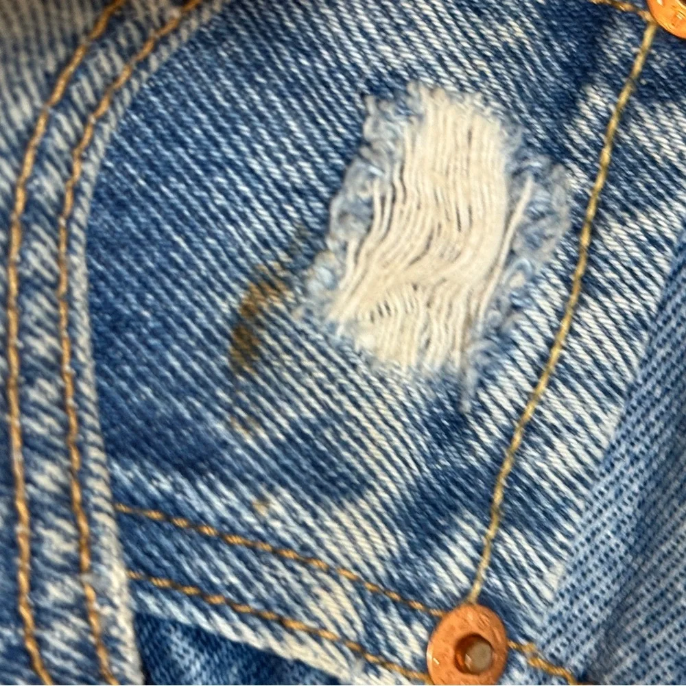 501s 29w x 28L Levi's Relaxed Fit Distressed Blue Jeans - Picture 6 of 12